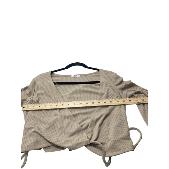 New Women's Cropped Front Tie Low V-Neck Cut Long Sleeve Shirt Top, Size Large - Picture 4 of 6